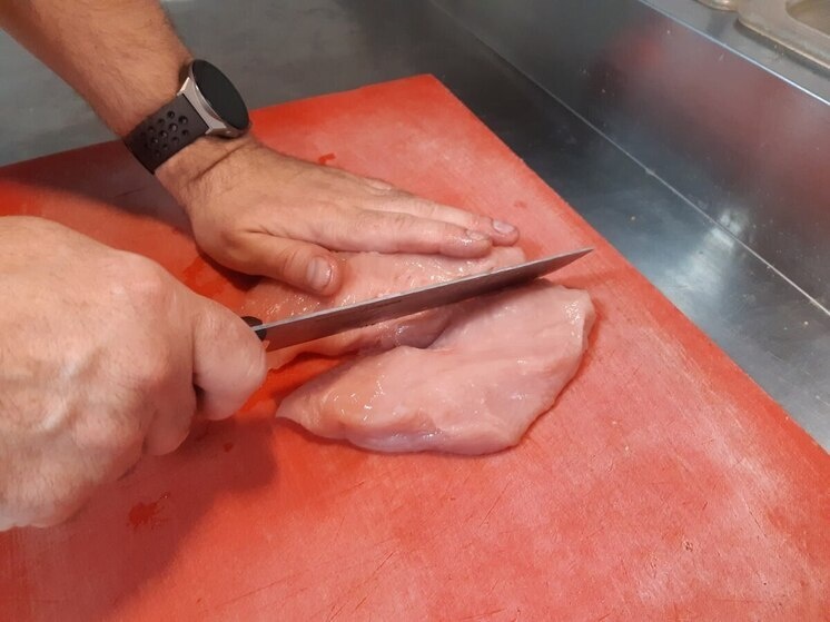     Специалист рекомендует снизить употребление животных жиров, убрать мучное, сладкое. Фото: Архив МК в Великом Новгороде