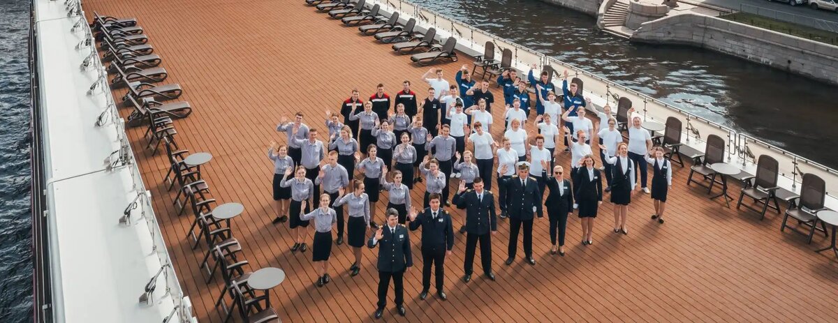 Экипаж машет моей мечте. Она опять улетает в космос.... Туда куда и цены на путевки