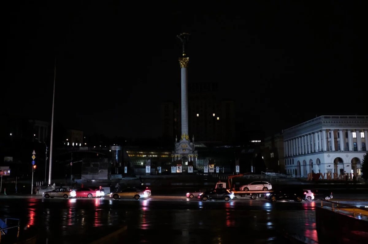    В Киеве из-за отключений света массово закрываются супермаркеты