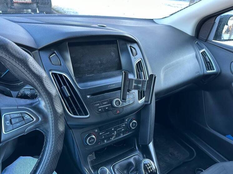     Соль, реагент и грязь легко повреждают лакокрасочное покрытие машины. Фото: Архив МК в Великом Новгороде