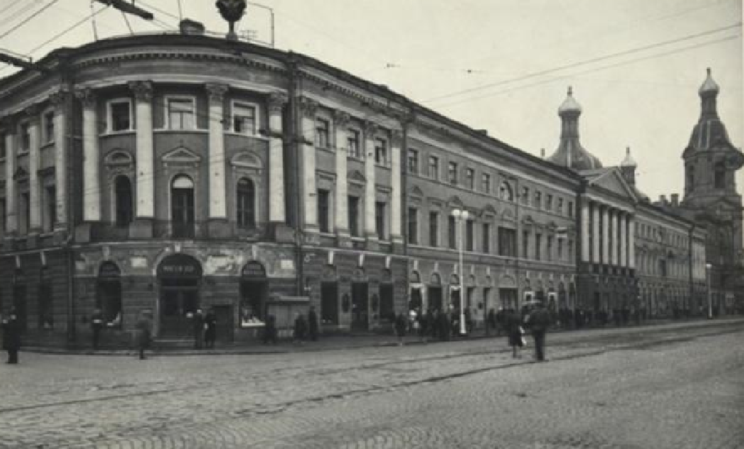 Угол Садовой и Гороховой улиц №38/45.