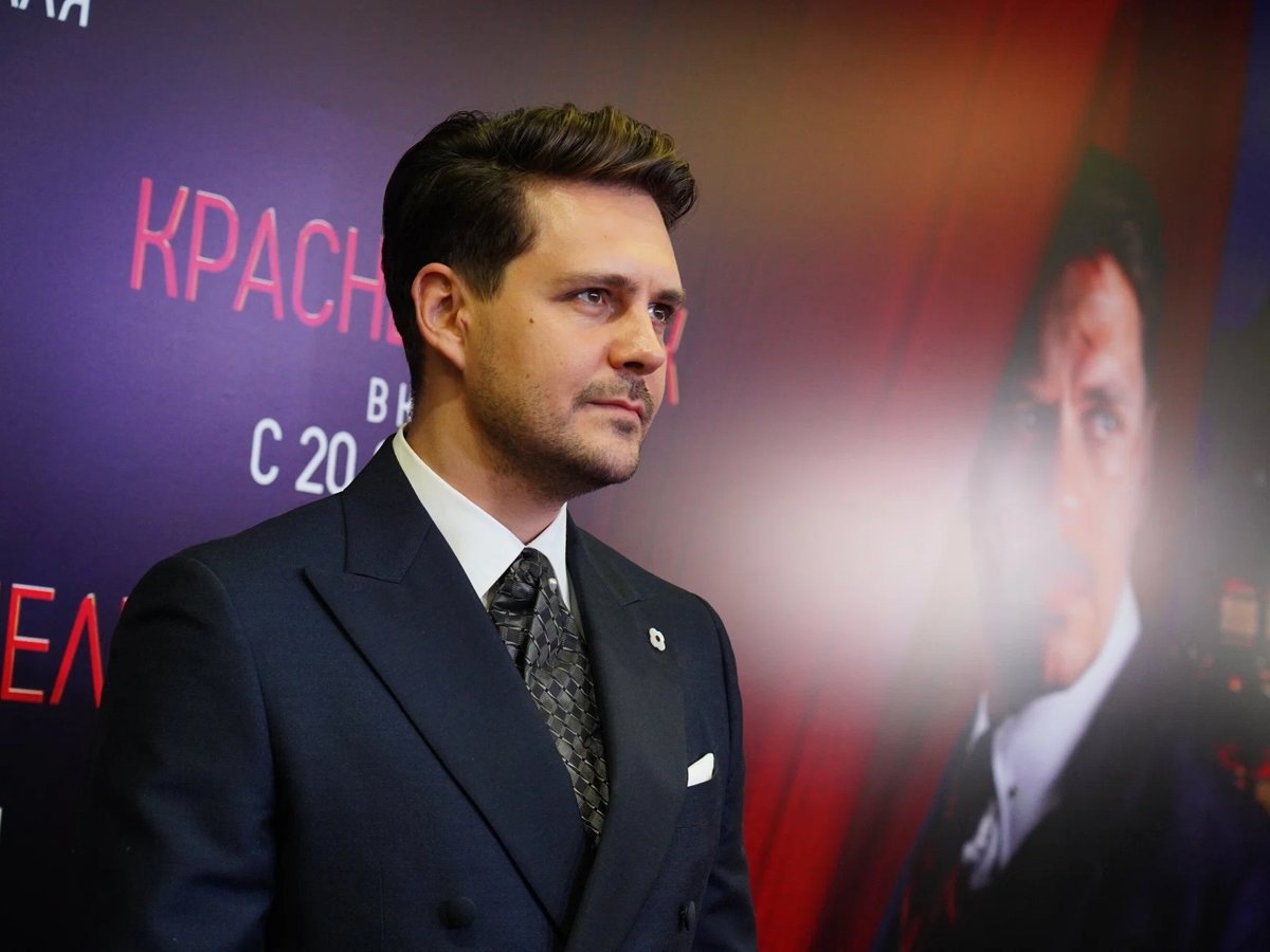     Милош Бикович — сербский и российский актёр театра и кино, продюсер, певец