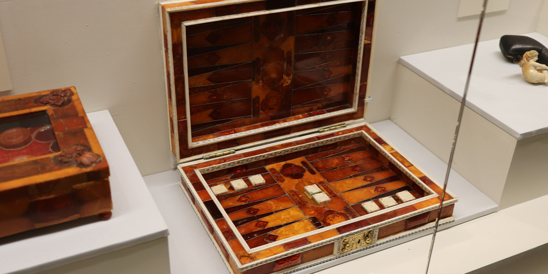 Во что играли владельцы Янтарной комнаты