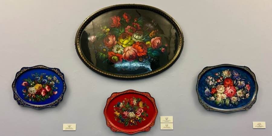 Жостовские подносы. Фото автора канала