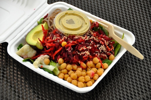 Даже заранее нарезанные овощи уже экономят время и улучшают питание