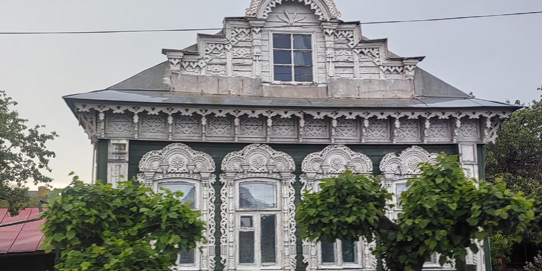 Почему в крестьянских домах порожки не заметало снегом. Удобно, но сейчас так не строят