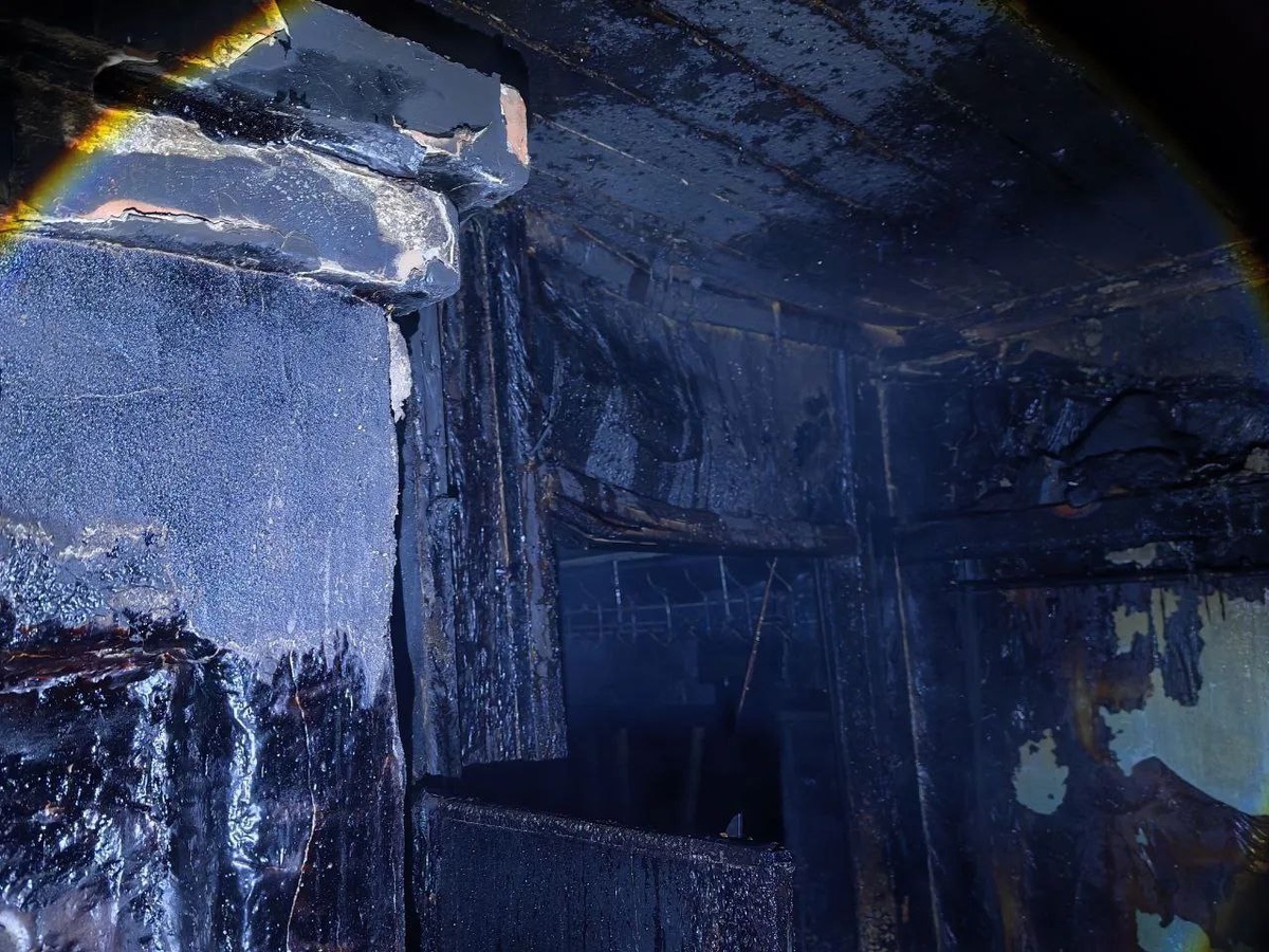    Кемские спасатели тушили пожар в частном деревянном доме© Госкомитет Карелии по безопасности