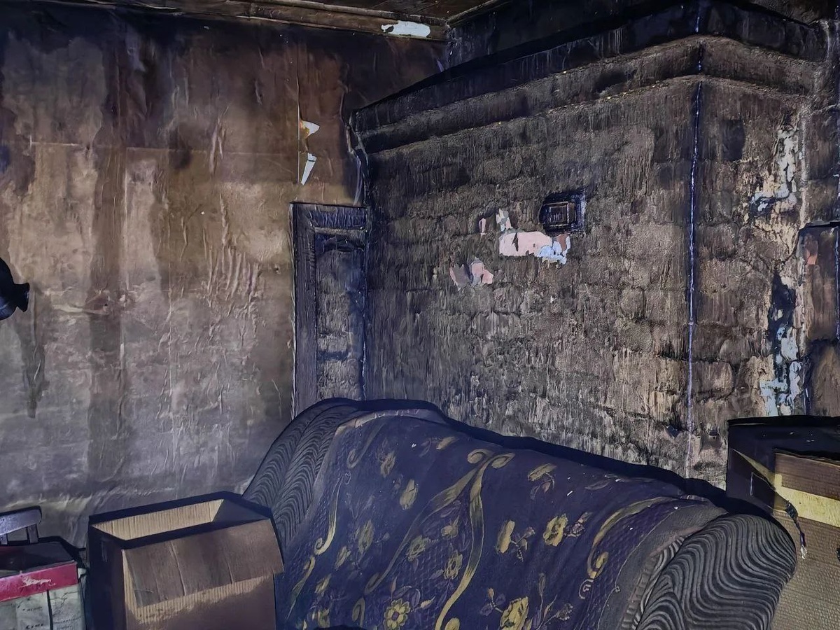    Кемские спасатели тушили пожар в частном деревянном доме© Госкомитет Карелии по безопасности