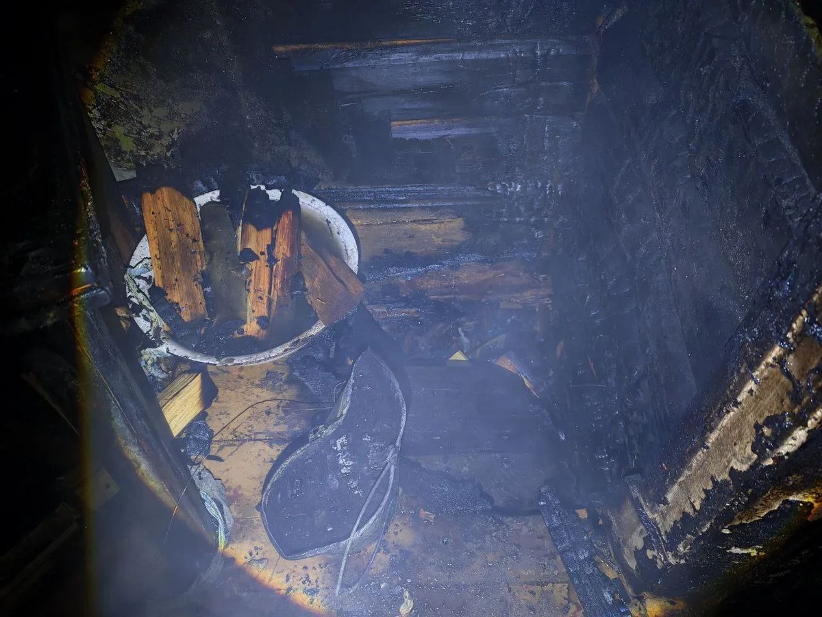    Кемские спасатели тушили пожар в частном деревянном доме© Госкомитет Карелии по безопасности