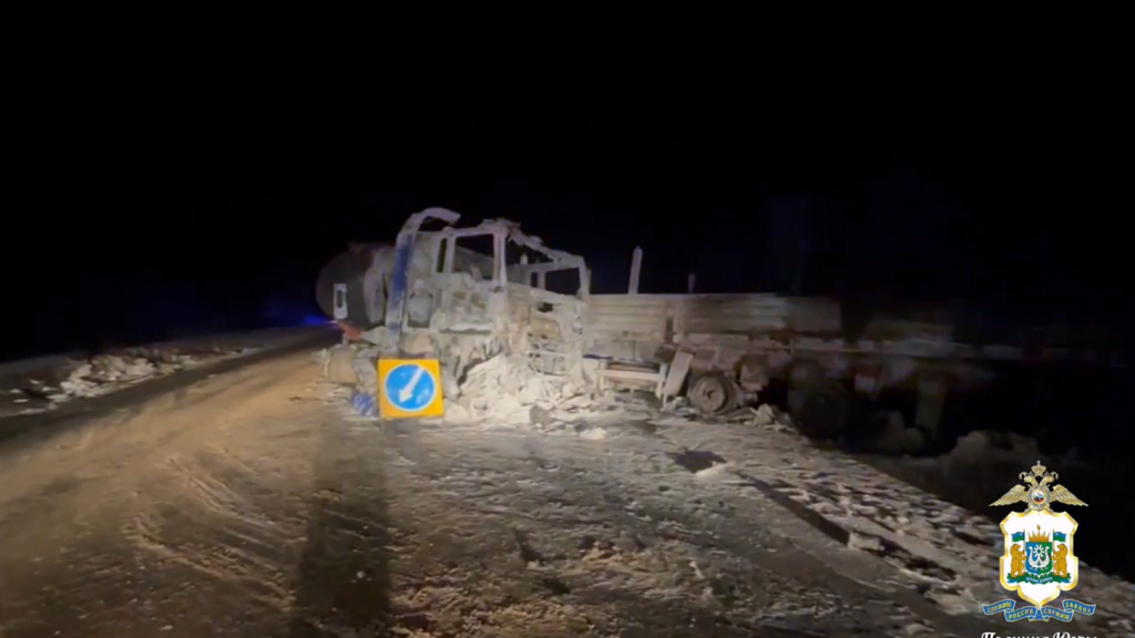    В Югре на федеральной трассе после ДТП загорелся бензовоз, затруднено движение