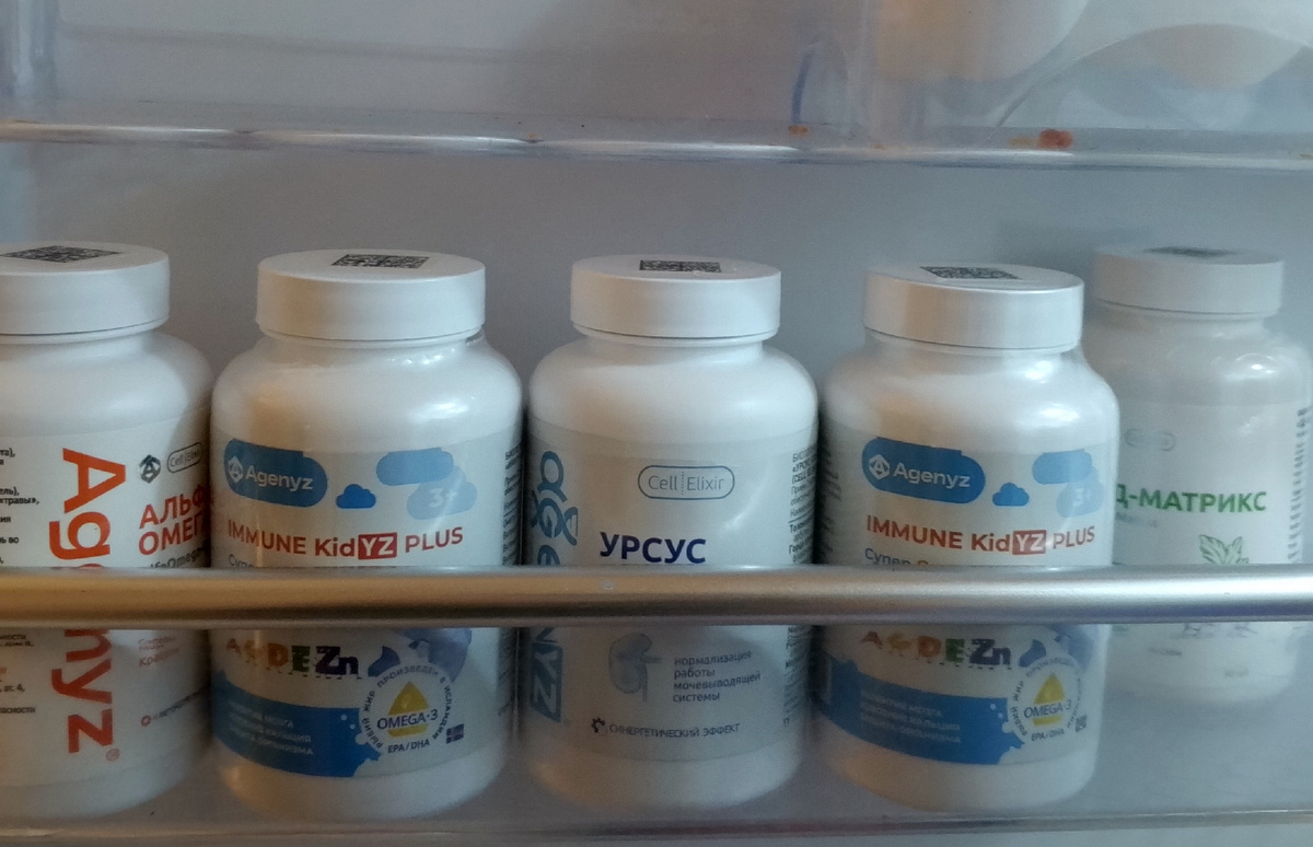 Стоят, родные, в холодильнике:))