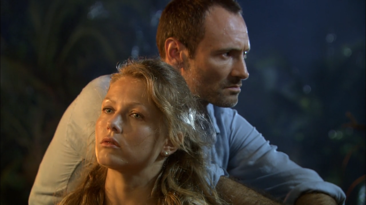 Кадр из сериала "Остров ненужных людей", 2011 г., режиссер Эдуард Парри, сценаристы Елена Райская, Михаил Журавкин, композиторы Роман Черенов, Владимир Крипак (скриншот) 