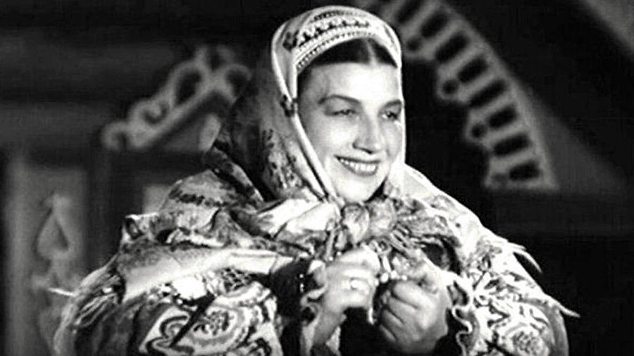 При рождении певицу звали Прасковьей Андриановной Лейкиной-Горшениной