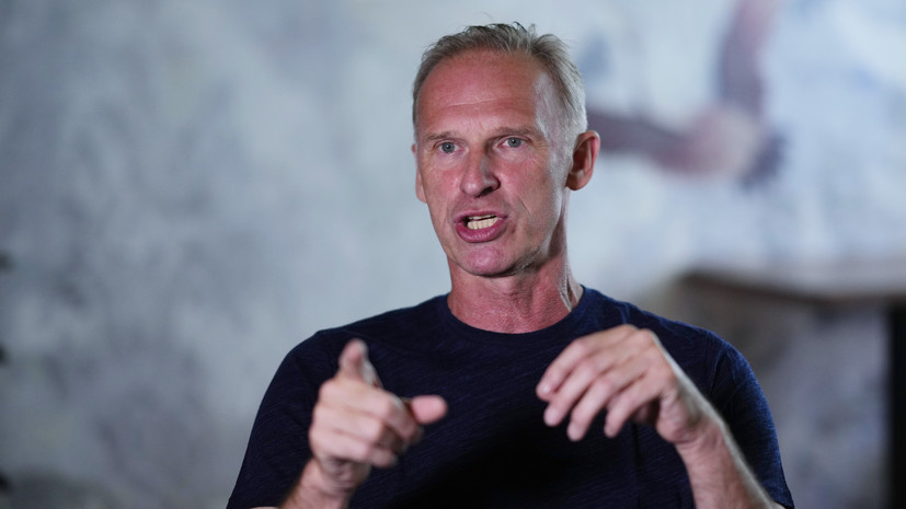   AP Petr David Josek, File