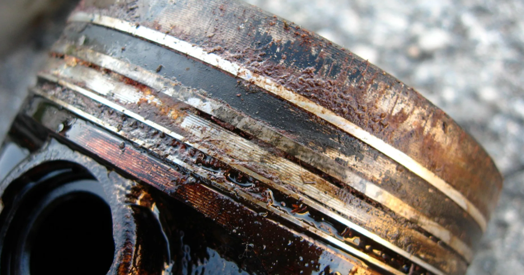 Мифы о моторных маслах 0W-20: инженерный разбор. Почему «вода» спасает современные моторы, а густое масло их убивает