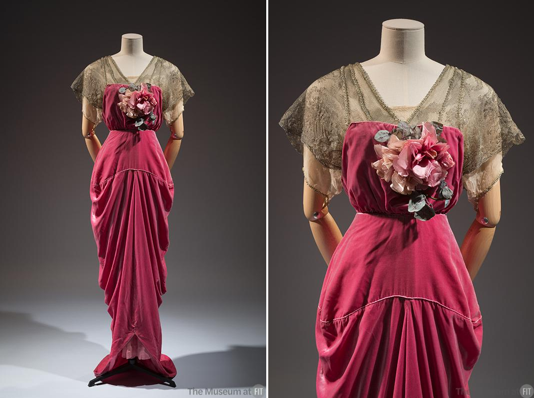 Вечернее платье, 1912-14, музей Института технологий моды. Тюник из плотного тёмно-розового шёлка, задрапированный в районе бёдер. А вот нижний слой, бледно-розовый, совсем немного виднеется в районе щиколоток... но виднеется!
