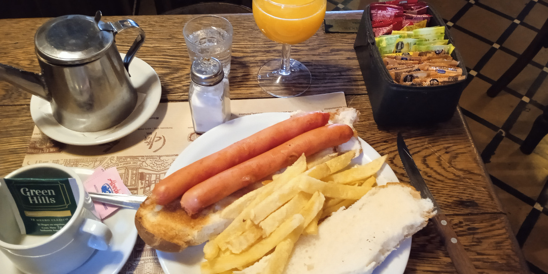 Вам какой из 10 завтраков: "Английский" — с бобами, "Американский" — с сиропом? Берите с сюрпризом!