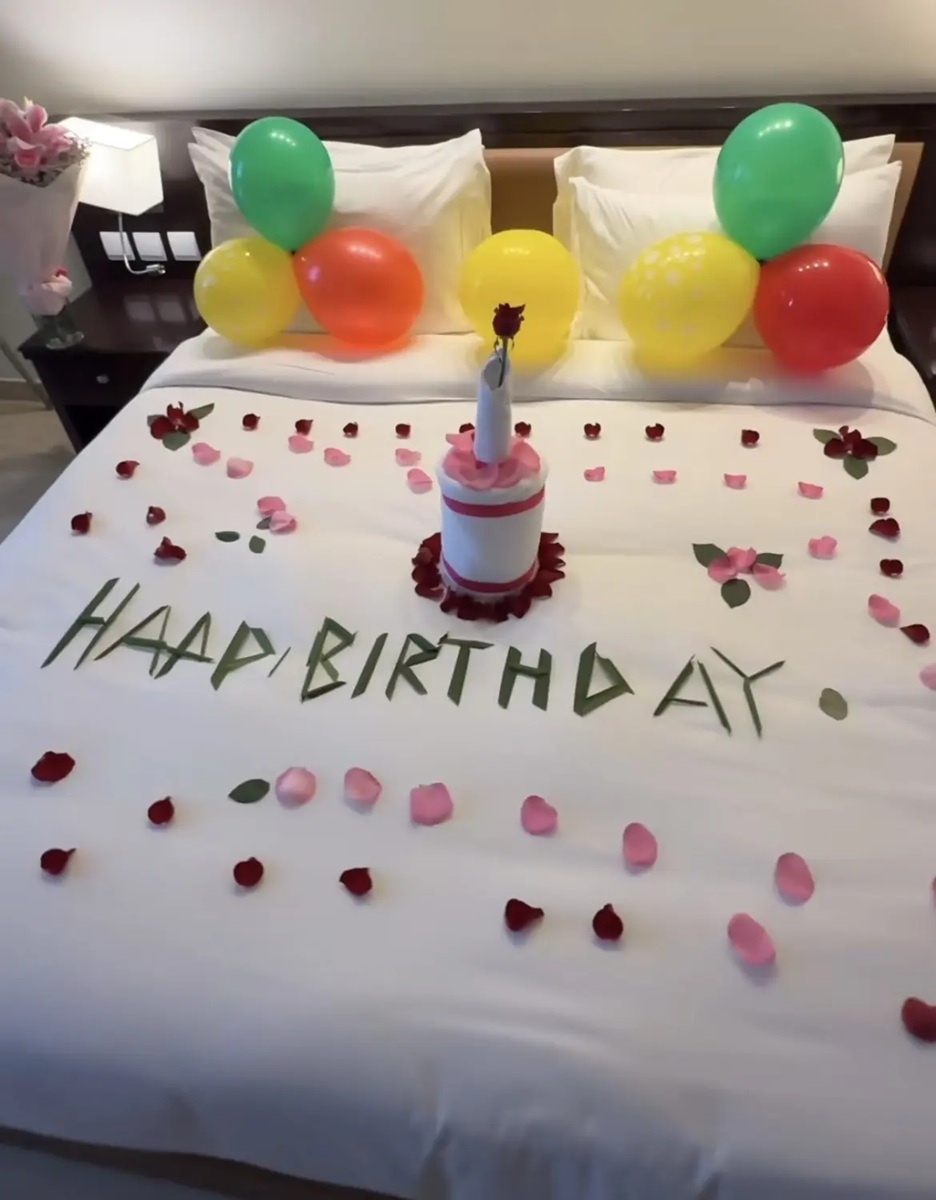 Лилия Биктимирова показала комплимент от отеля в ее день рождения. Фото: социальные сети Лилии Биктимировой. 