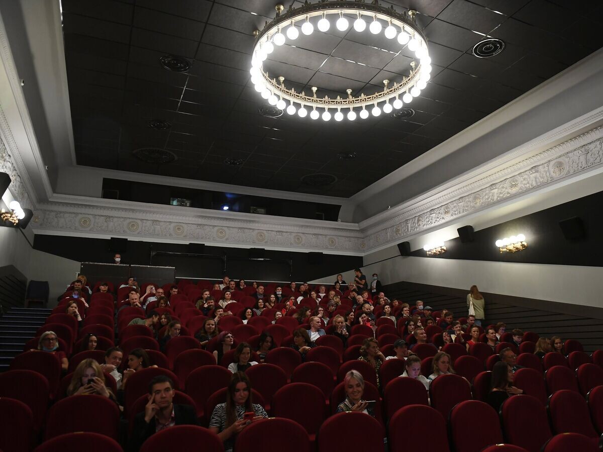    !Зрители на премьере фильма© РИА Новости . Екатерина Чеснокова