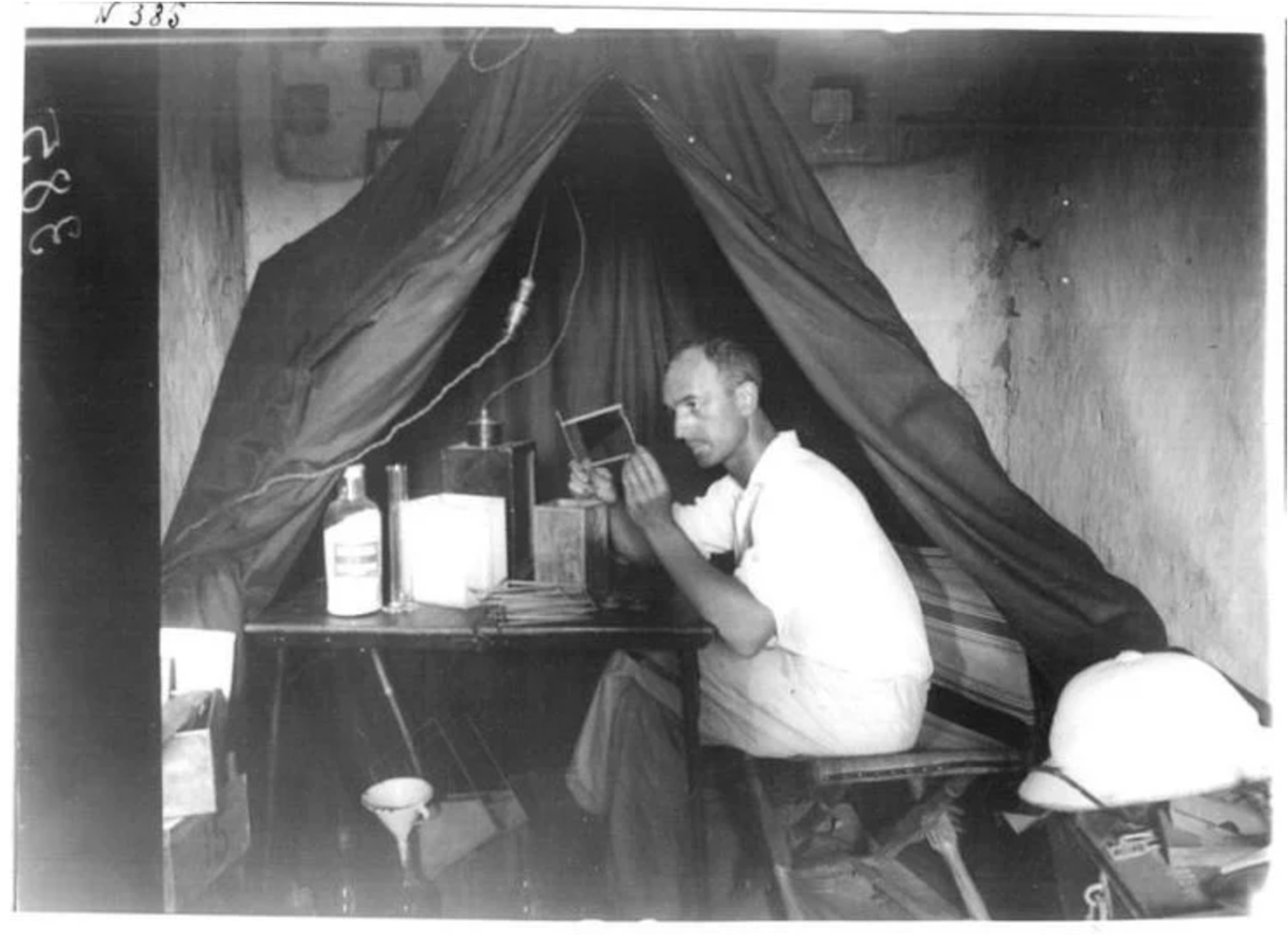 Марсель Гриоль в племени догонов, 1930-е. Фото из открытых источников интернет.