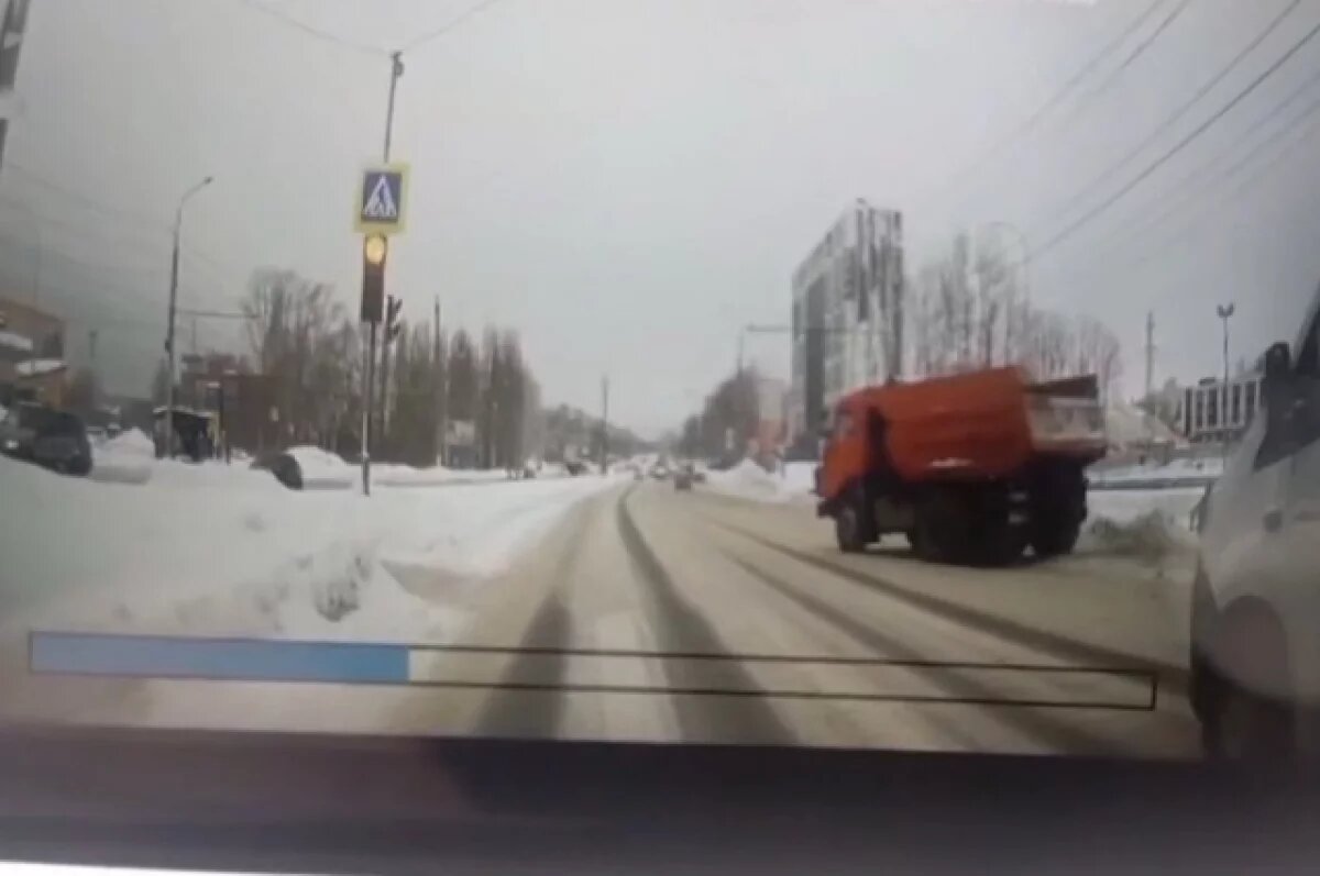    В Пензе нашли водителя «КамАЗа», который чуть не сбил пешеходов