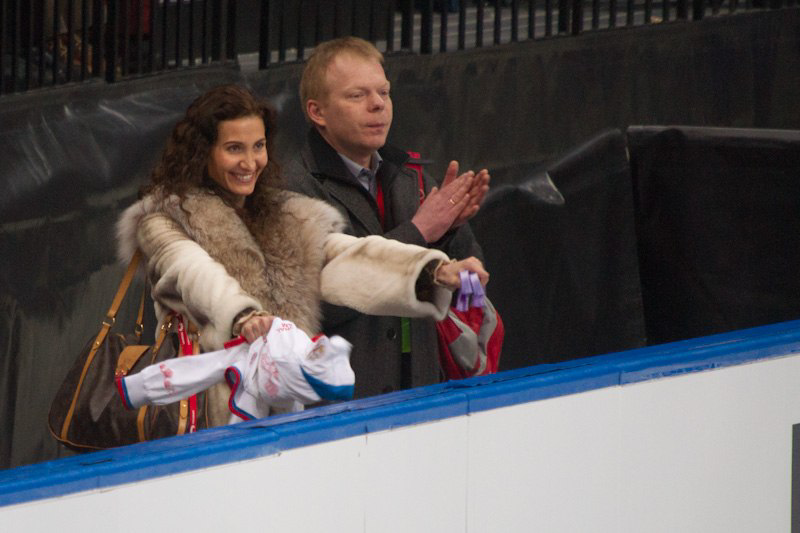 Юниорский чемпионат мира 2012 года. Эмоции выступления Юлии Липницкой. Этери Георгивна после победного проката буквально «бросилась» в объятия Сергея Викторовича. Счастье и гордость 