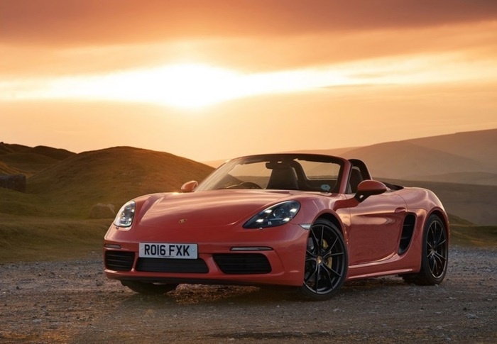 Porsche 718 Boxster сохраняет классические пропорции бренда