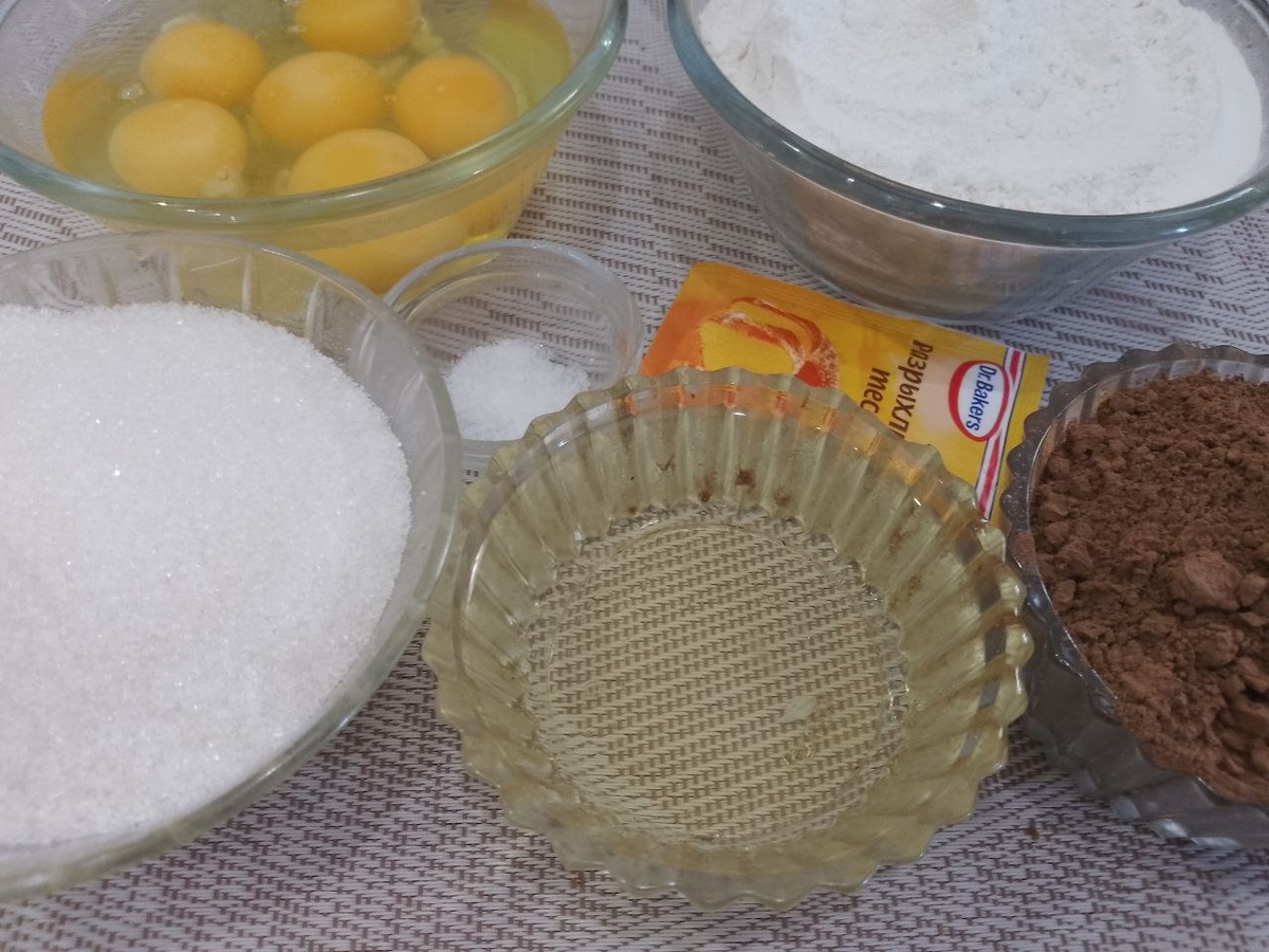 Ингредиенты для приготовления шоколадного бисквита