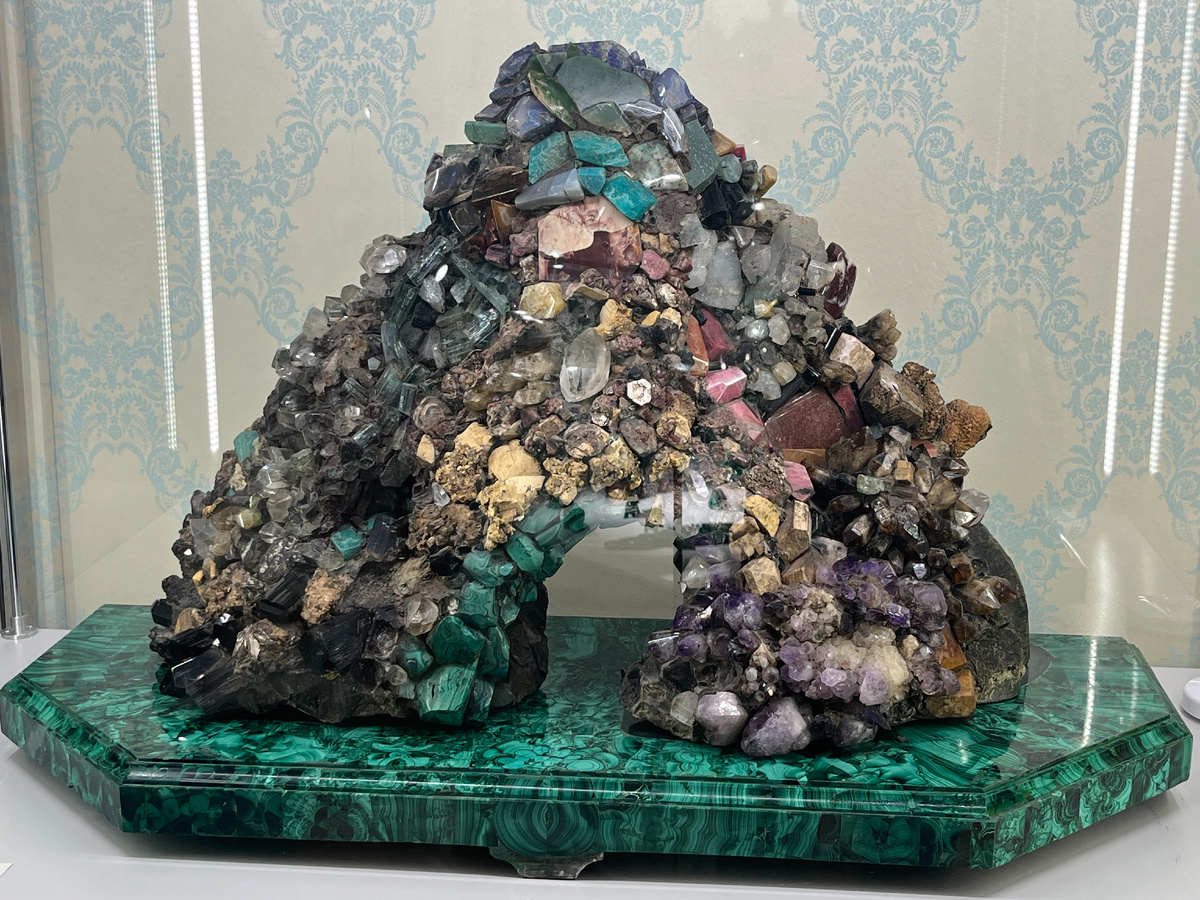 Минералогическая горка из Музея истории камнерезного искусства. Екатеринбург, 14.06.2025г 