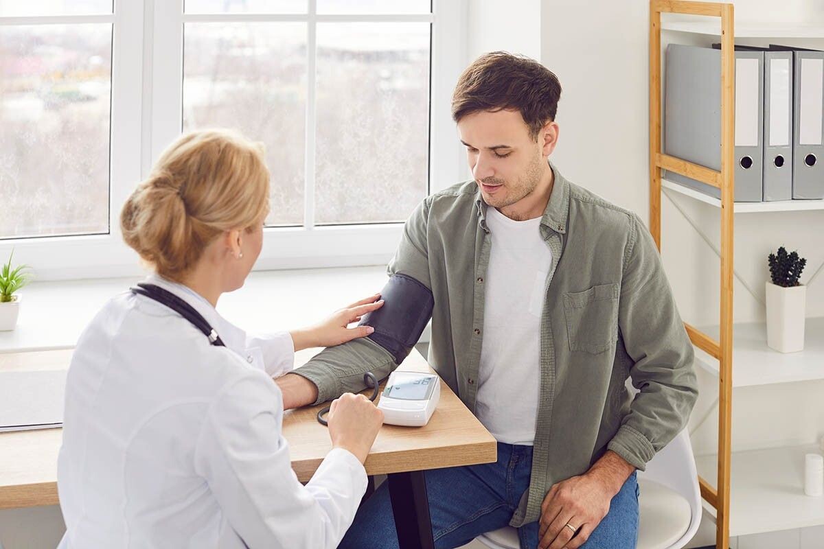 Для работника медосмотр — гарантия, что его допустят к работе. Источник: Studio Romantic / Shutterstock / FOTODOM📷
