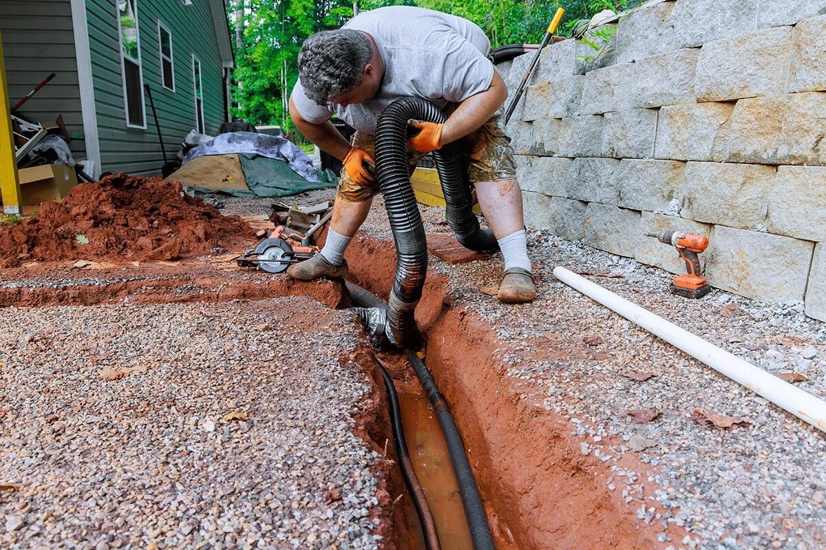 Укладывайте коммуникации ниже зоны промерзания. Для каждого региона она своя. Источник: ungvar / Shutterstock / FOTODOM📷
