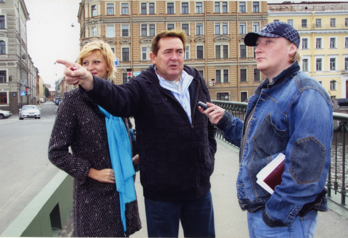 Юрий Стоянов с женой Еленой и автором канала "Пераново перо" Олегом Перановым