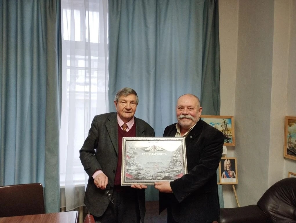 Первый заместитель председателя Координационного совета Международного союза «Содружество общественных организаций ветеранов (пенсионеров) независимых государств» капитан 1 ранга Николай Васильевич Лаптев и поэт Игорь Витюк