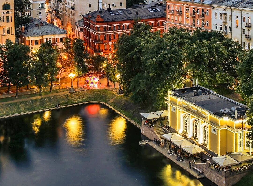 Патриаршие пруды в Москве