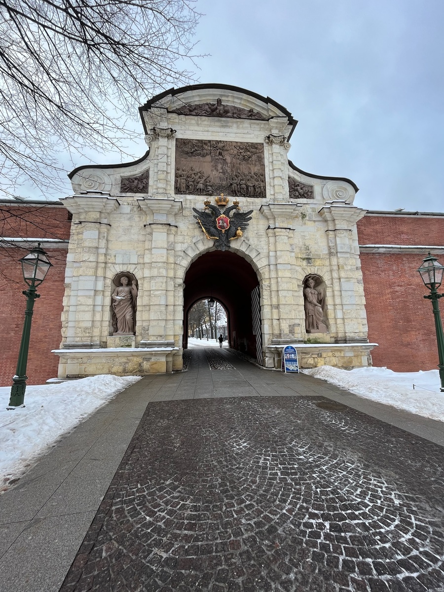 Петровские ворота Петропавловской крепости. Фото автора.