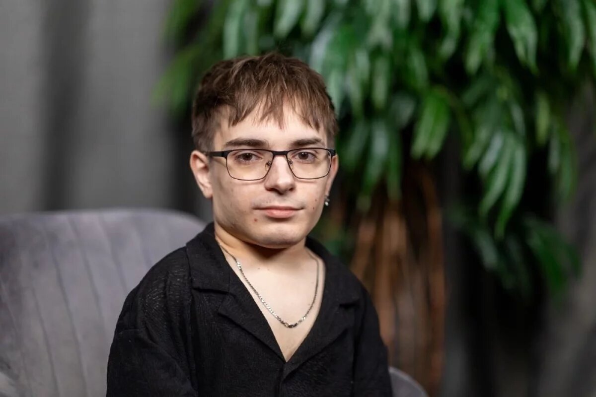    История Данила Плужникова, которому скоро исполнится 24 года, не просто путь певца.