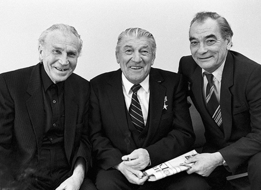 Иван Лапиков с Николаем Крючковым и Петром Глебовым