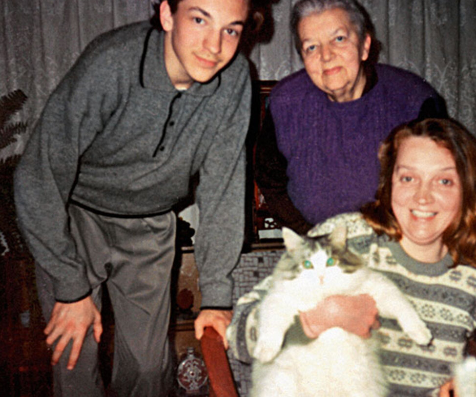 Дочка Ивана Лапикова, его внук и жена