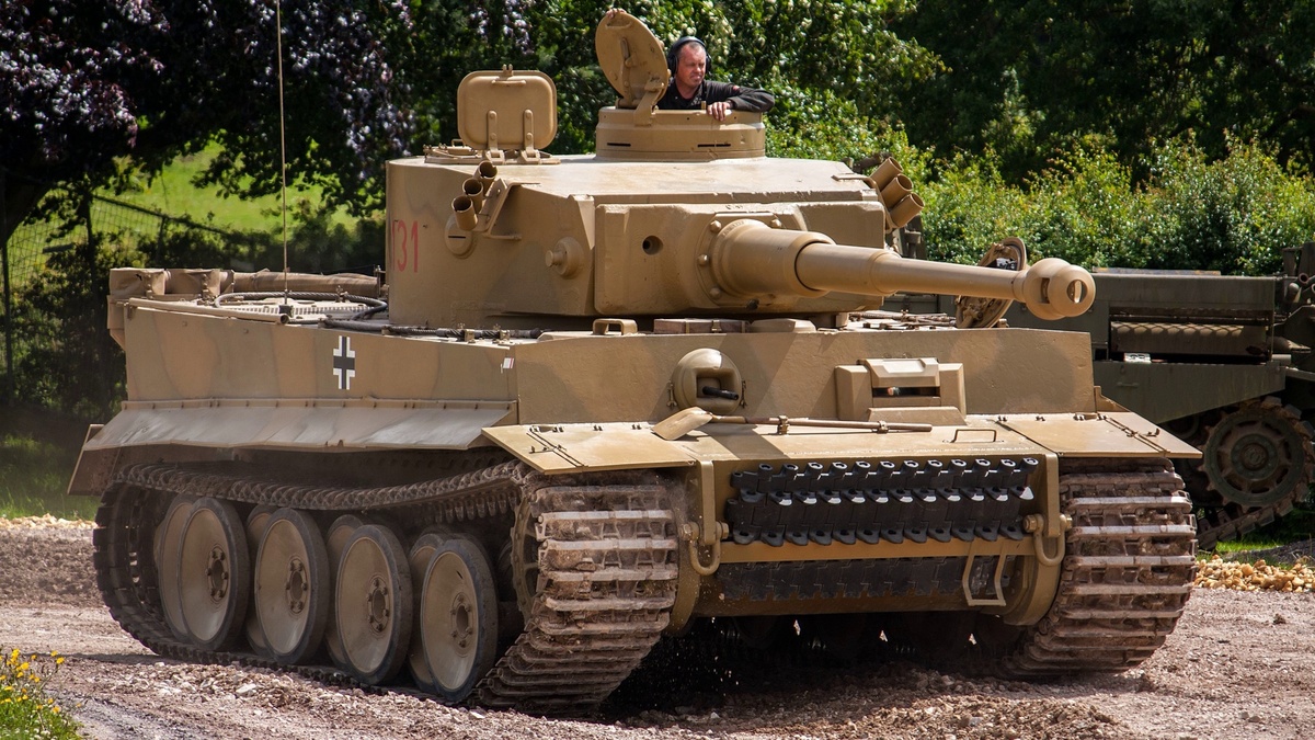 Тигр на Танкфесте (Великобритания) — ежегодном международном фестивале исторической бронетехники, 2012 год