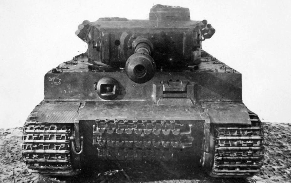 Первый захваченный «Тигр» с башенным номером 121