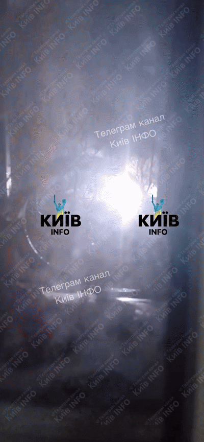    Ночной Киев. Искрящие трансформаторные будки этой ночью. Видео: "Хроники "Гераней"