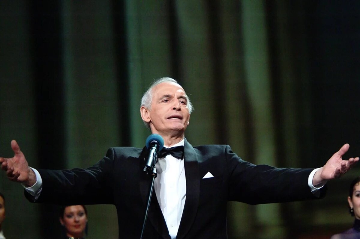    Василий Лановой.