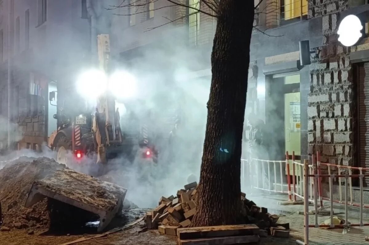    В Омске устраняют коммунальную аварию на улице Перелета