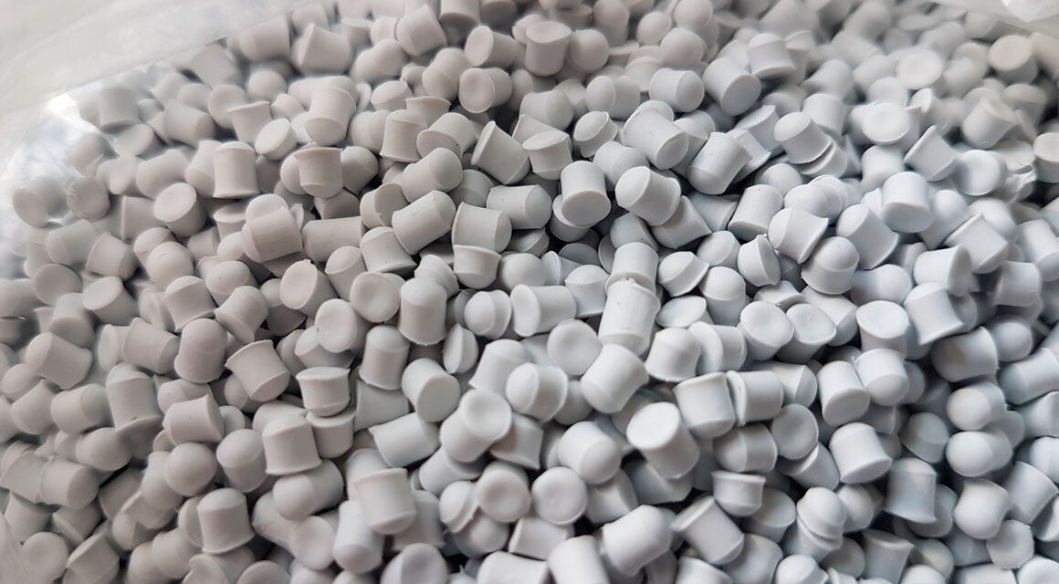 Поливинилхлорид является сложным синтетическим полимером