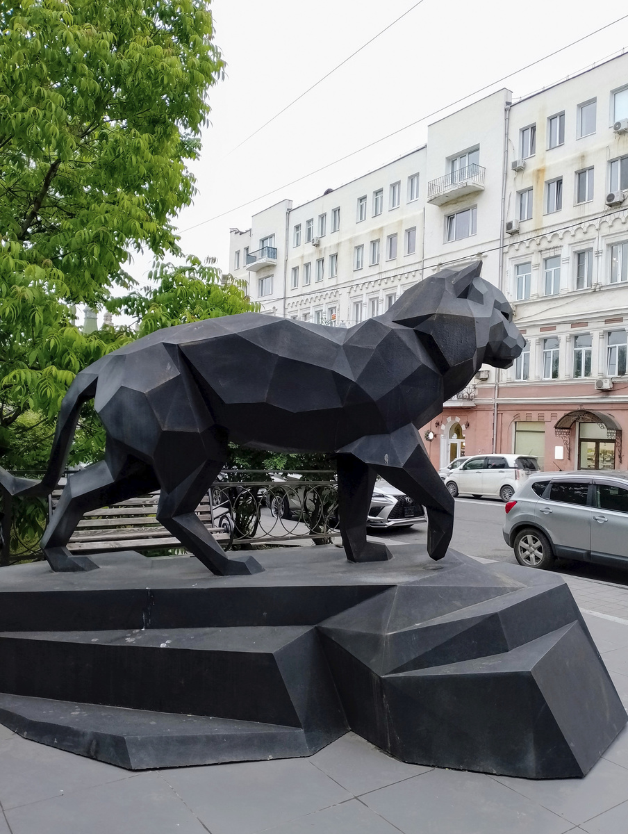 Вот этот в середине балкончик наш.