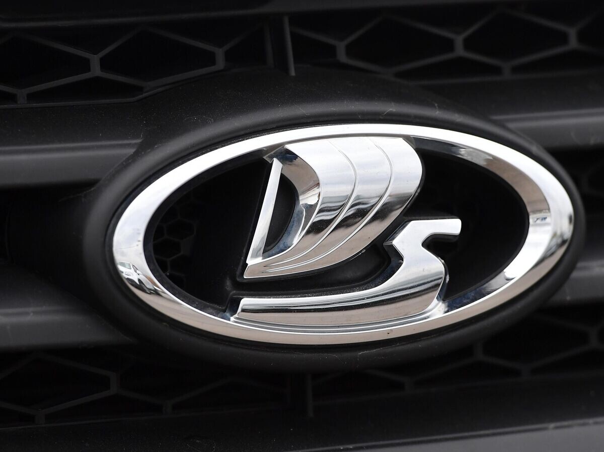    Логотип автомобиля Lada | © РИА Новости / Михаил Воскресенский