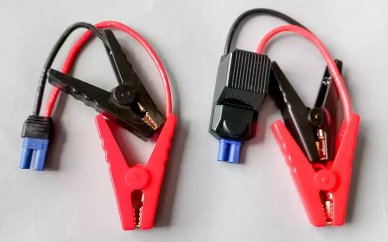 Советуем выбирать бустер, у которого провода напрямую подсоединяются к устройству без «интеллектуальной коробочки», либо на коробочке должна быть кнопка By-pass.как подзарядить аккумулятор в машине, которая не ездит
📷
