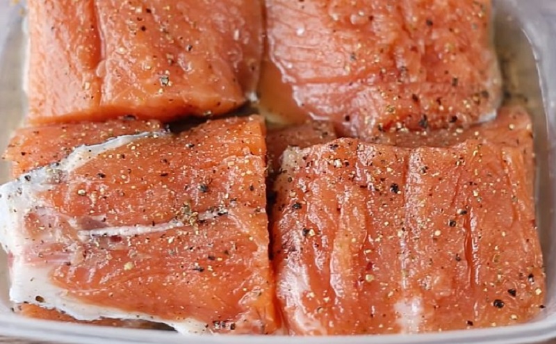 Малосольная красная рыба за сутки: ресторанный вкус дома, доступно каждому