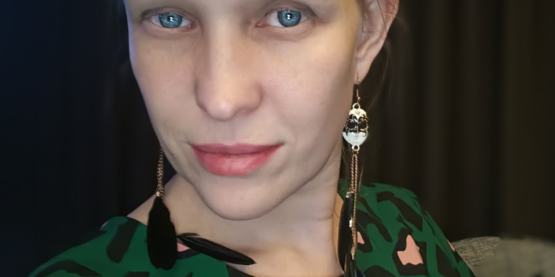 Меогодетная. Сначала рожжает, а потом бросает.