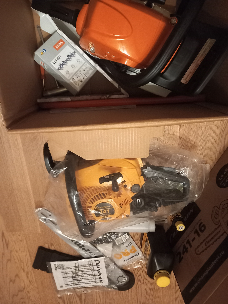 Бензопилы получены, докуплены масла и цепи.
